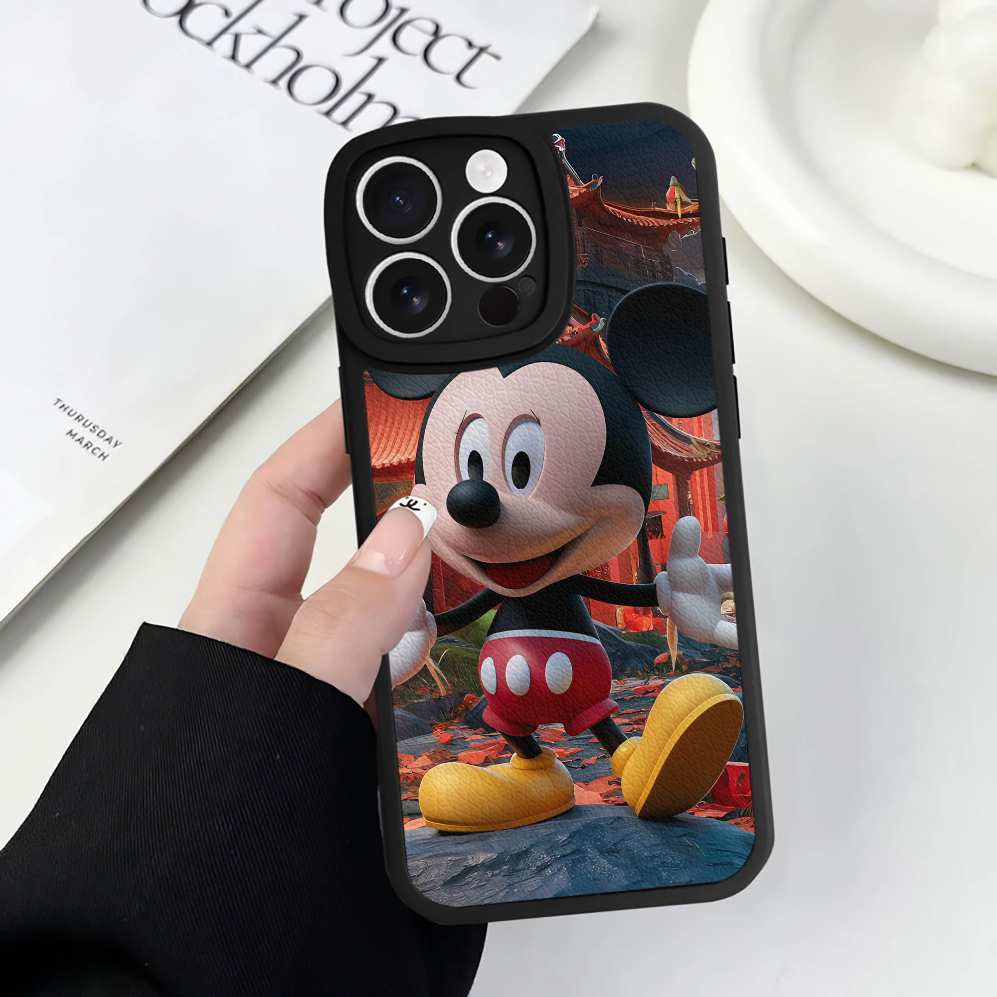 （画像用） ミッキーマウス Mickey Mouse 【iPhone 16シリーズ対応】シリコンスマホケース（レザー調） 材質：シリコン